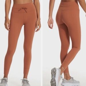 Vuori daily Leggings size M